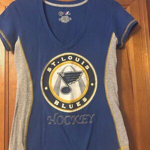 St. Louis Blues Women’s V-Neck Hockey Tee – Size Small